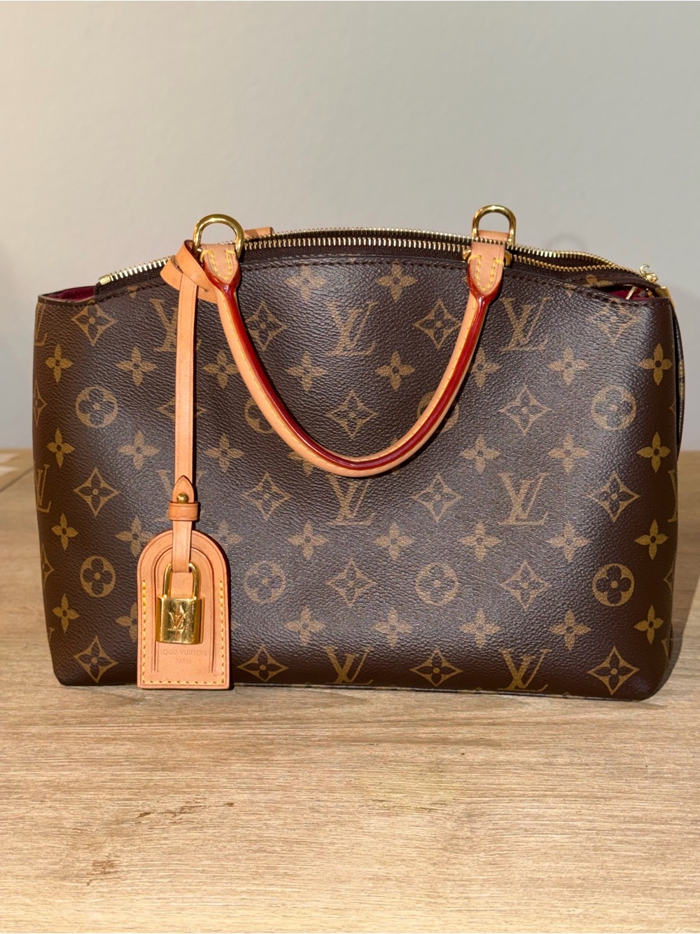 Louis Vuitton Petit Palais Monogram